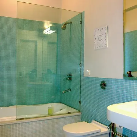 B Nineteen New Delhi Room photo